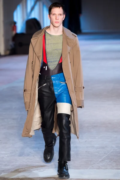 Look 28